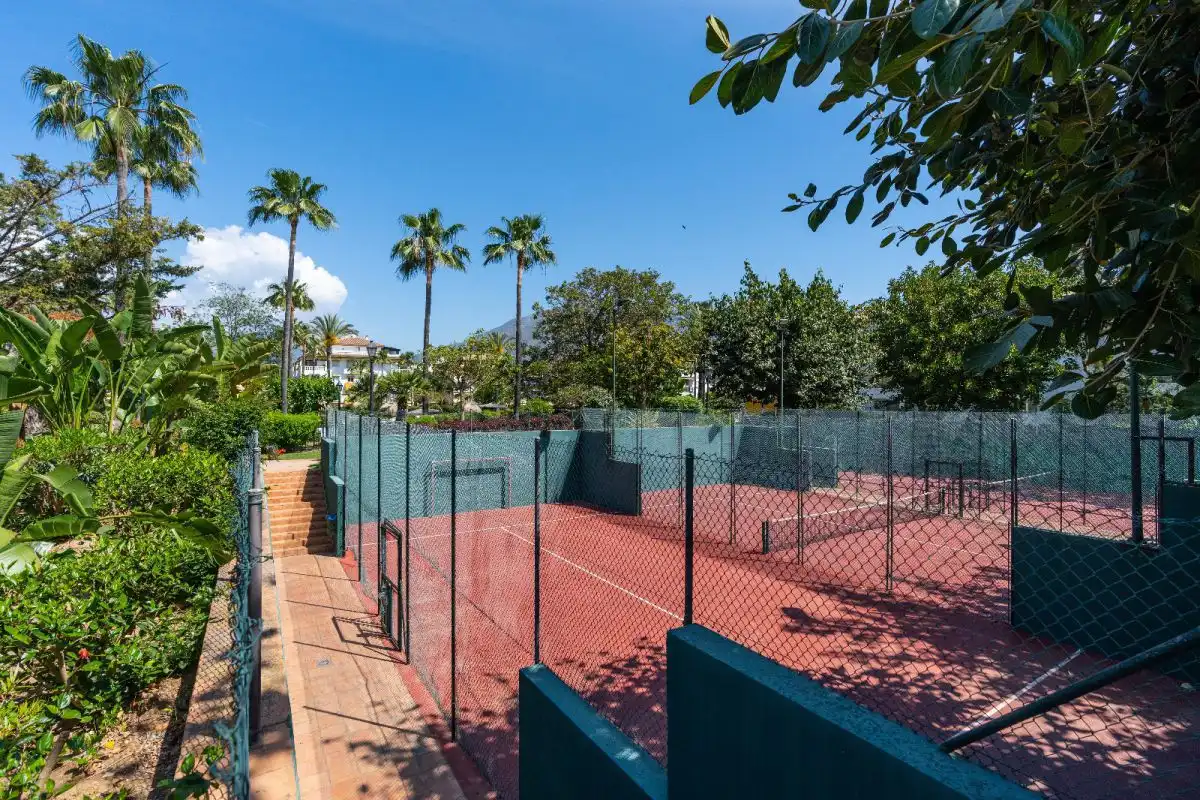 Außenansicht von Wohnungen zur Miete in Marbella mit Klimaanlage, Heizung und Terrasse