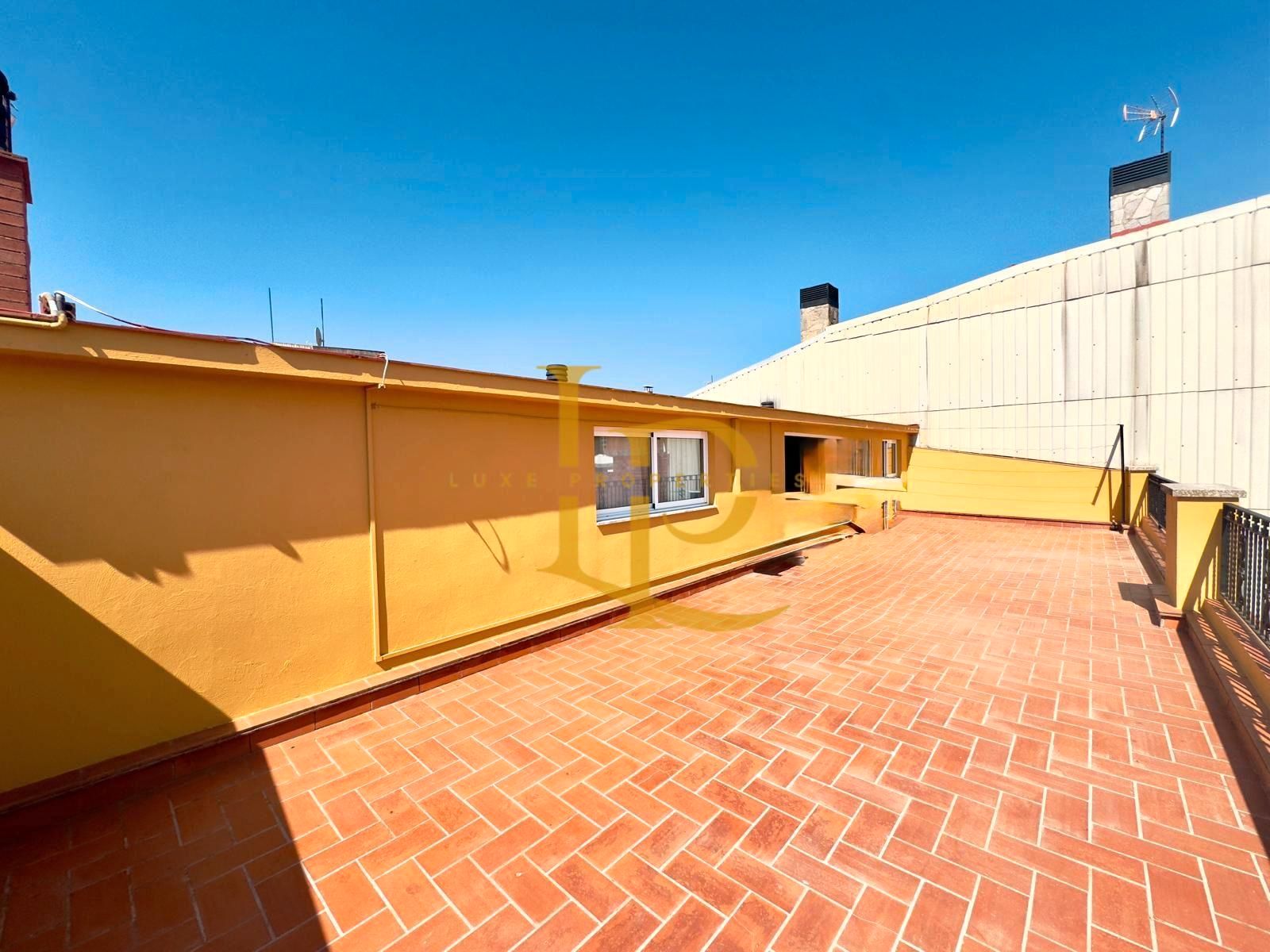 Vista exterior de Casa adosada en venda en Rubí amb Aire condicionat, Calefacció i Jardí privat
