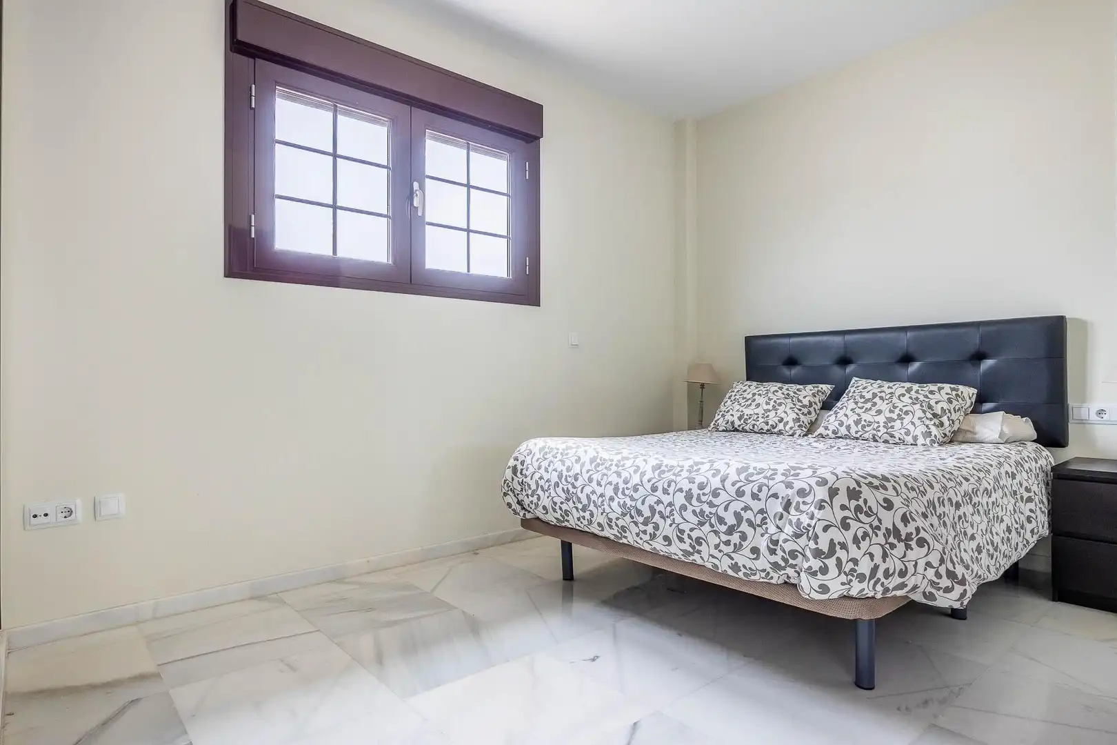 Dormitori de Casa o xalet en venda en Villamanrique de la Condesa amb Aire condicionat, Calefacció i Jardí privat