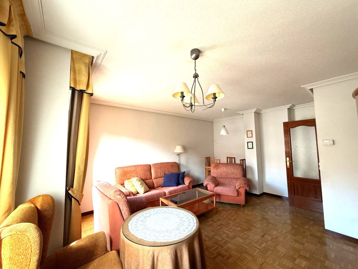 Living room of Flat for sale in Salamanca Capital  with Heating, Parquet flooring and Terrace