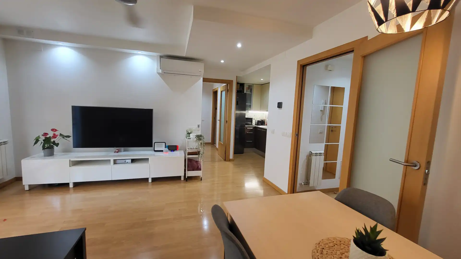 Sala de estar de Piso en venta en Cerdanyola del Vallès con Aire acondicionado, Calefacción y Parquet
