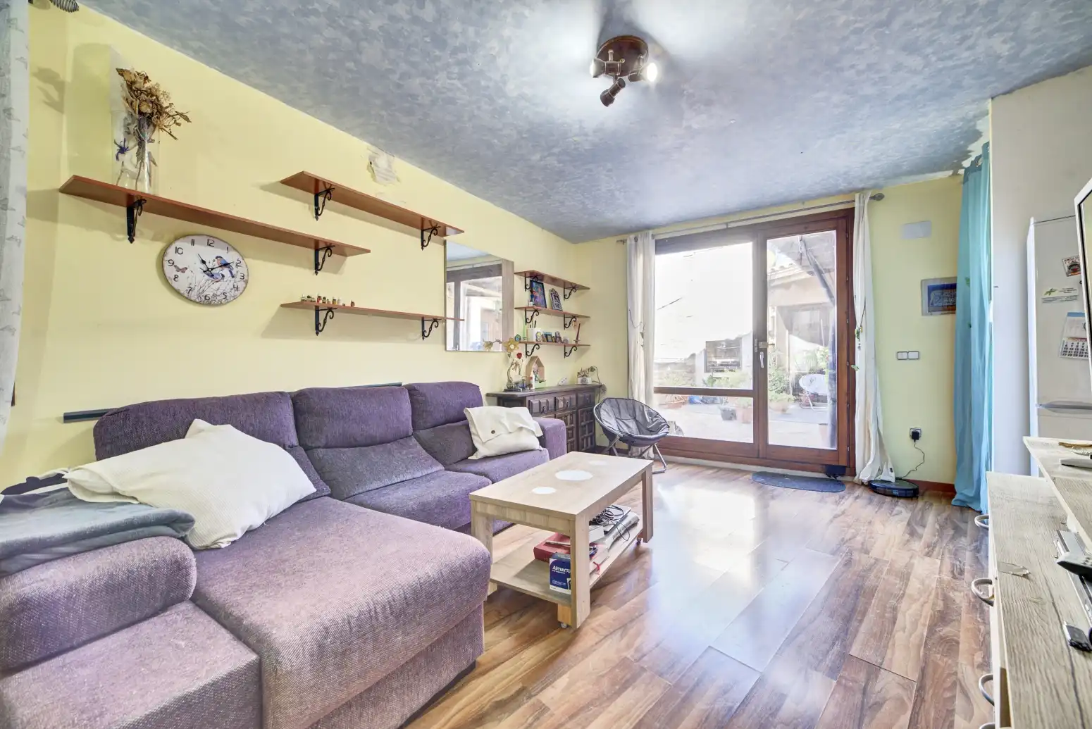 Wohnzimmer von Dachboden zum Verkauf in Undués de Lerda mit Heizung, Parkett und Terrasse