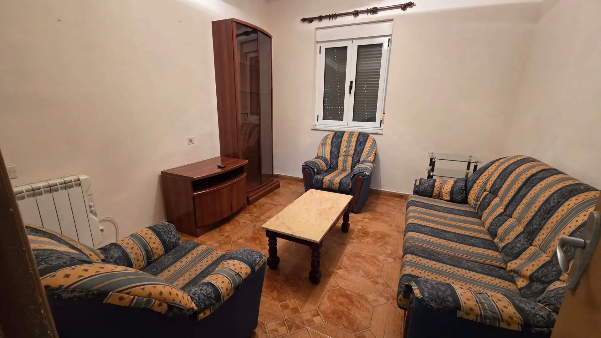 Sala de estar de Piso de alquiler en San Martín del Rey Aurelio con Calefacción, Trastero y Amueblado