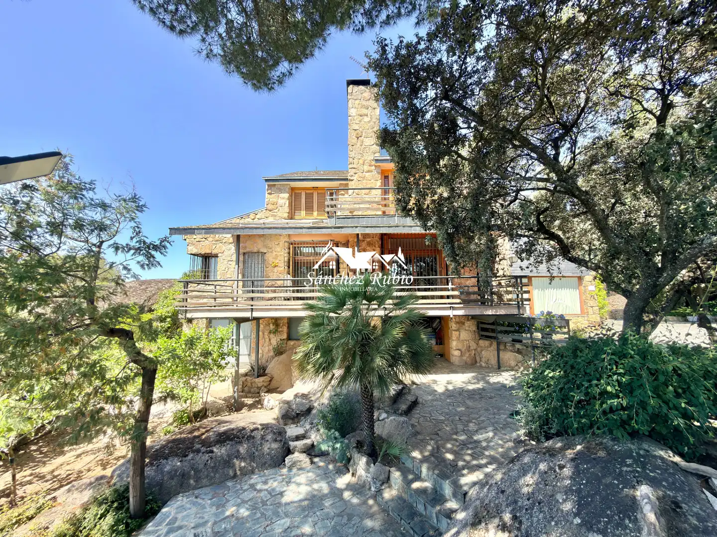 Vista exterior de Casa o xalet en venda en Torrelodones amb Calefacció, Jardí privat i Parquet