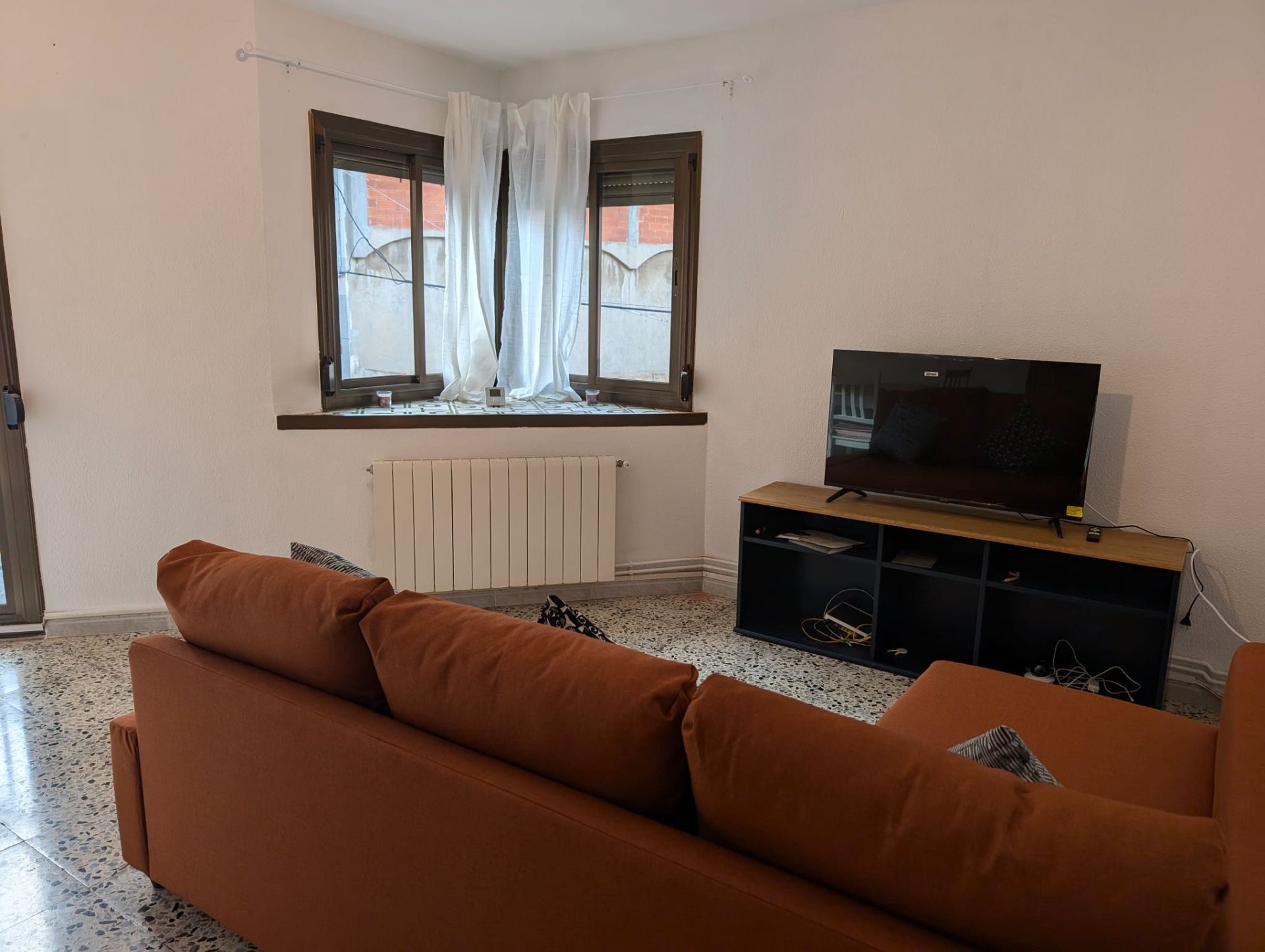 Sala d'estar de Pis de lloguer en Santa Coloma de Gramenet amb Aire condicionat, Moblat i Forn