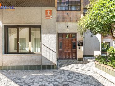Baixos amb piscina en venda a Beiro