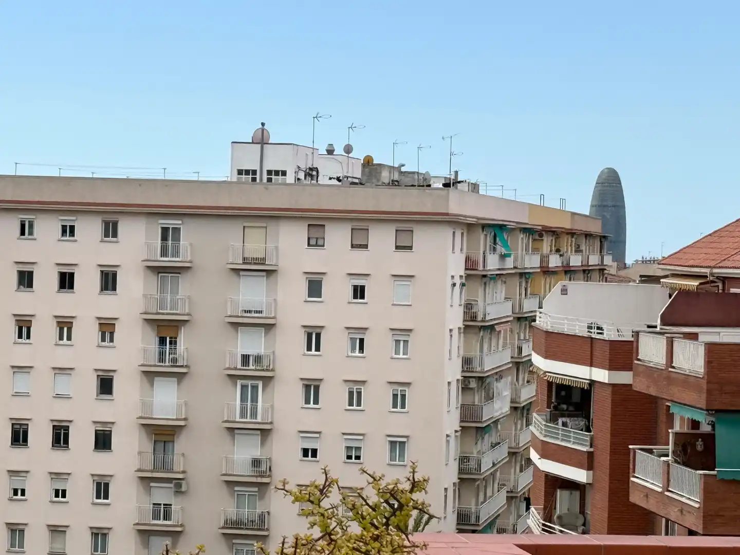 Vista exterior de Ático en venta en Barcelona con Terraza y Horno