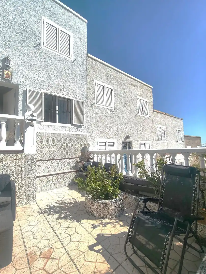 Vista exterior de Casa adosada en venda en Santa Pola amb Aire condicionat, Calefacció i Jardí privat
