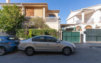 Exterior view of Single-family semi-detached for sale in La Zubia  with Air Conditioner and Terrace