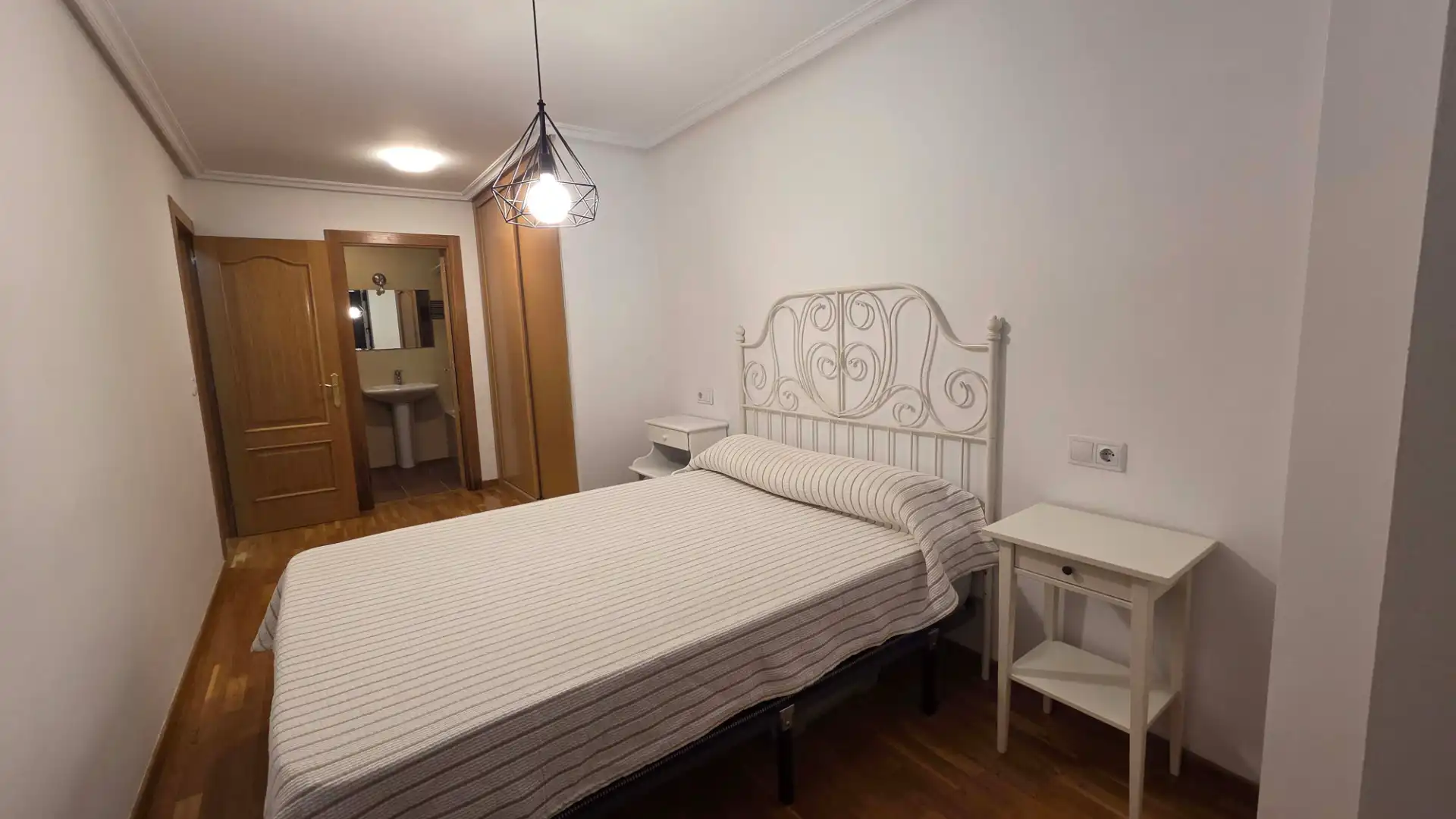Dormitori de Pis en venda en Laviana amb Calefacció, Parquet i Traster