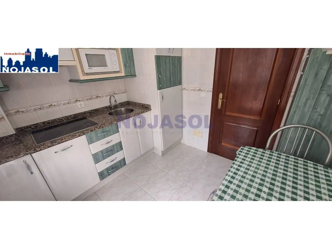 Cuina de Apartament de lloguer en Noja amb Calefacció, Jardí privat i Terrassa