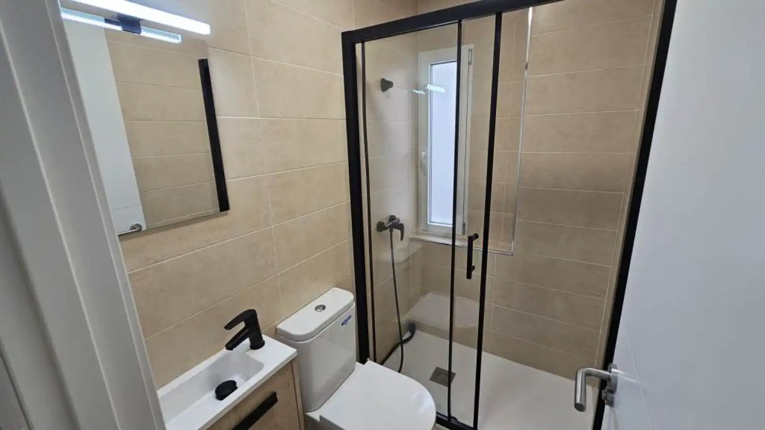 Badezimmer von Wohnung zur Miete in Salamanca mit Heizung, Möbliert und Balkon