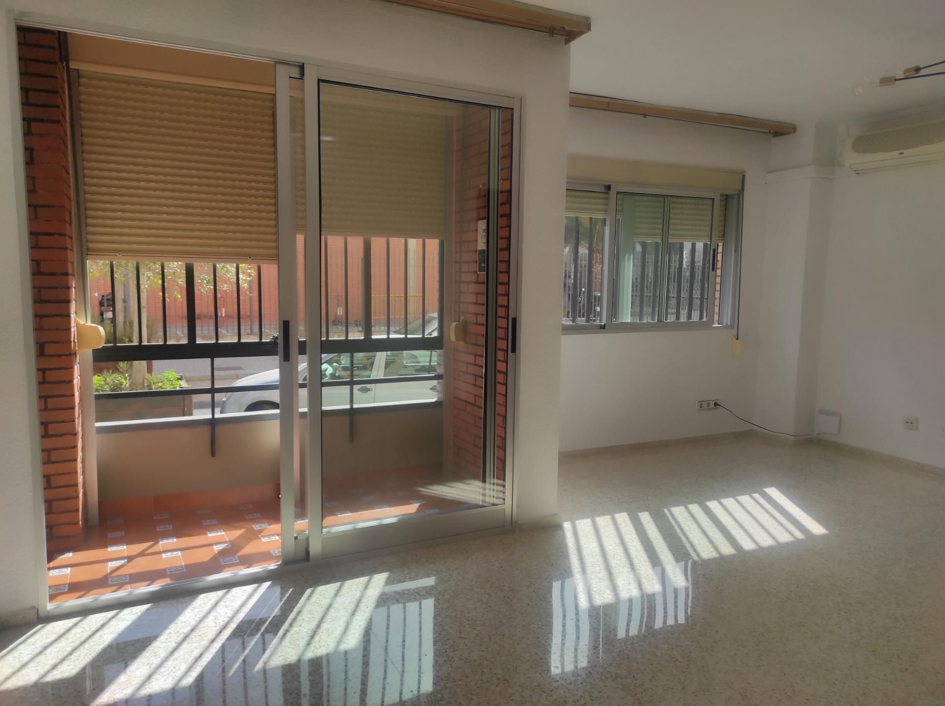 Flat to rent in  Sevilla Capital  with Air Conditioner and Terrace