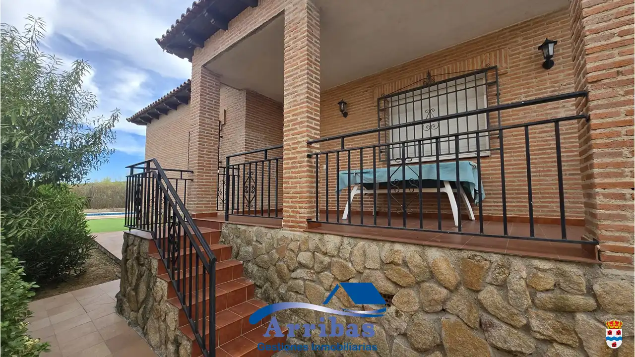 Vista exterior de Casa o chalet en venta en El Casar de Escalona con Calefacción, Jardín privado y Terraza