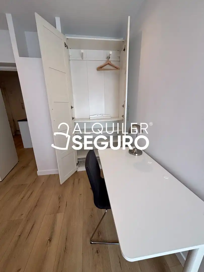 Schlafzimmer von Wohnung zur Miete in Madrid mit Klimaanlage, Heizung und Möbliert