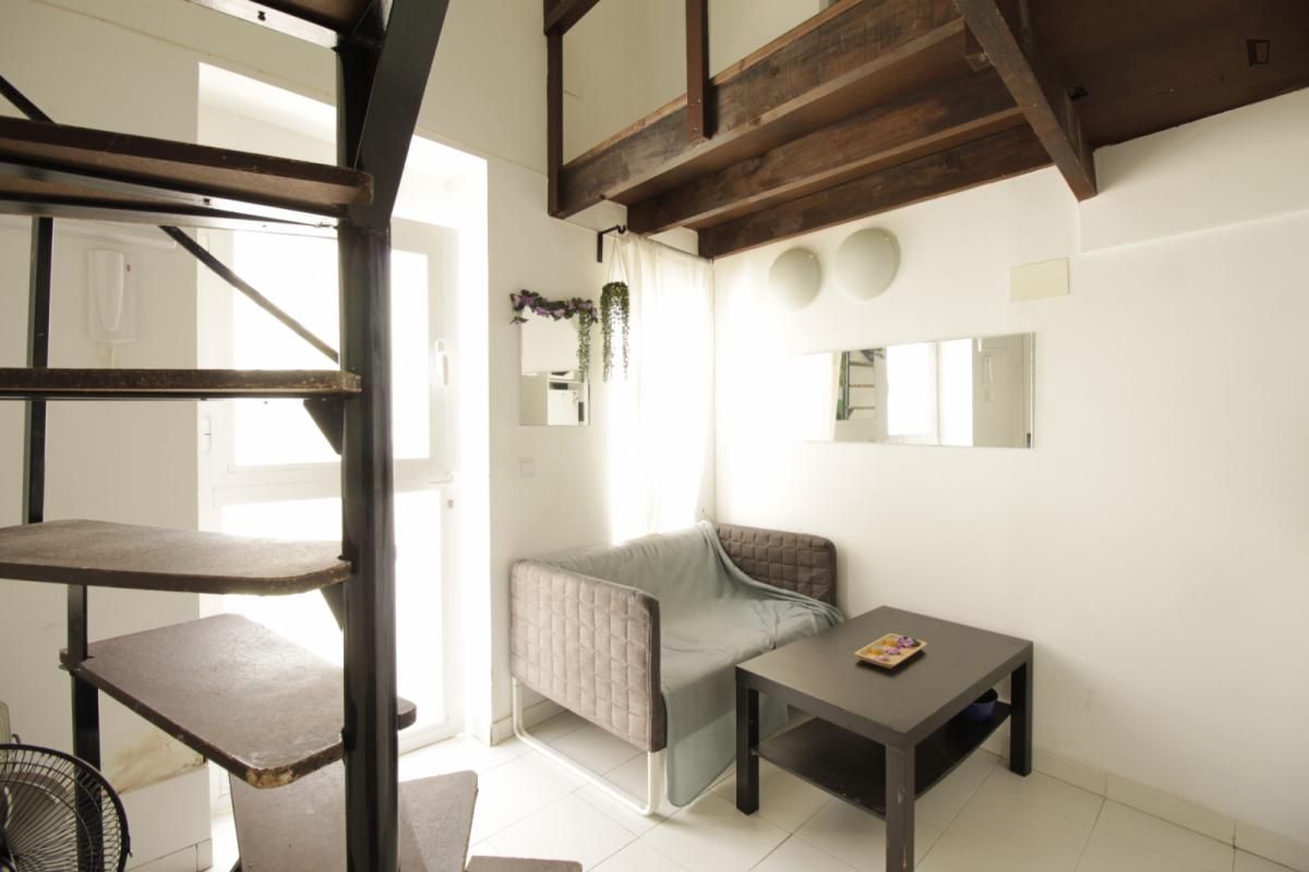 Estudio de alquiler en Valdeacederas