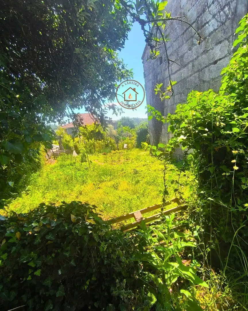 Finca rústica en venda en Amoeiro amb Jardí privat