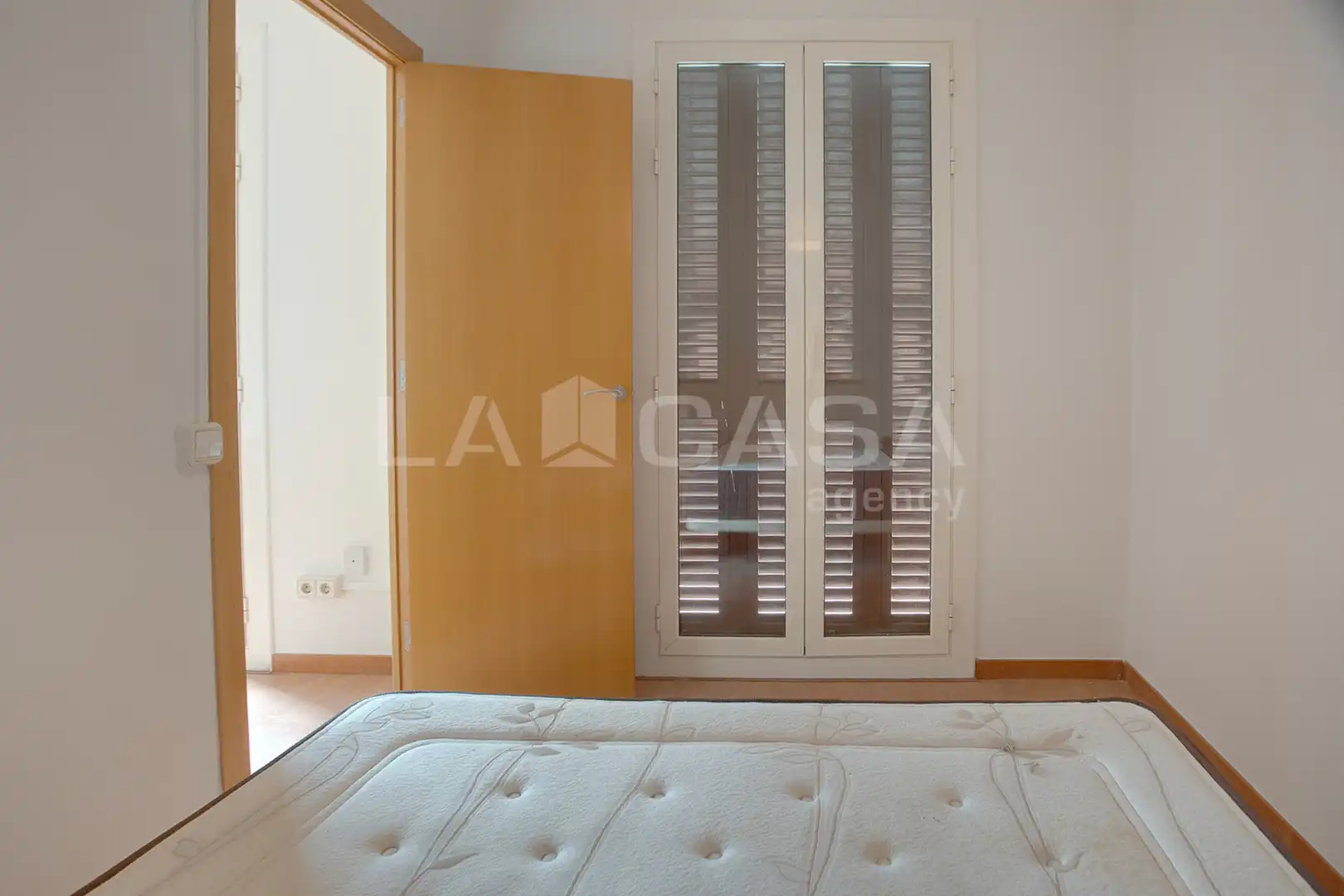Schlafzimmer von Wohnung zum Verkauf in Barcelona mit Klimaanlage, Abstellraum und Ofen
