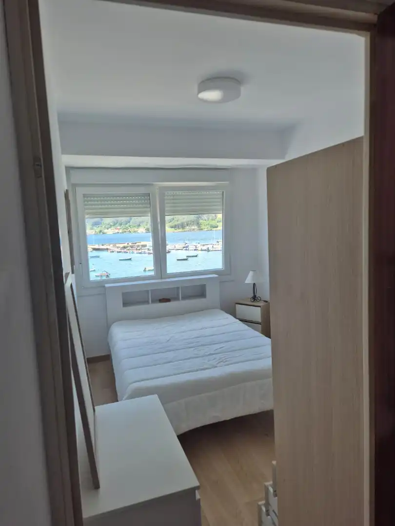Dormitori de Apartament de lloguer en Mugardos amb Moblat, Forn i Rentadora