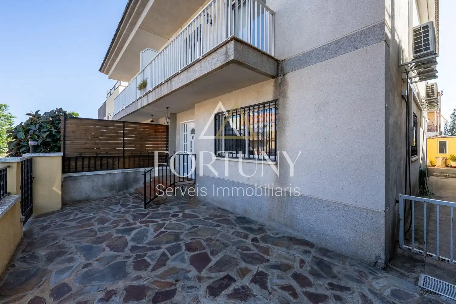 Vista exterior de Casa o xalet en venda en Reus amb Aire condicionat i Balcó