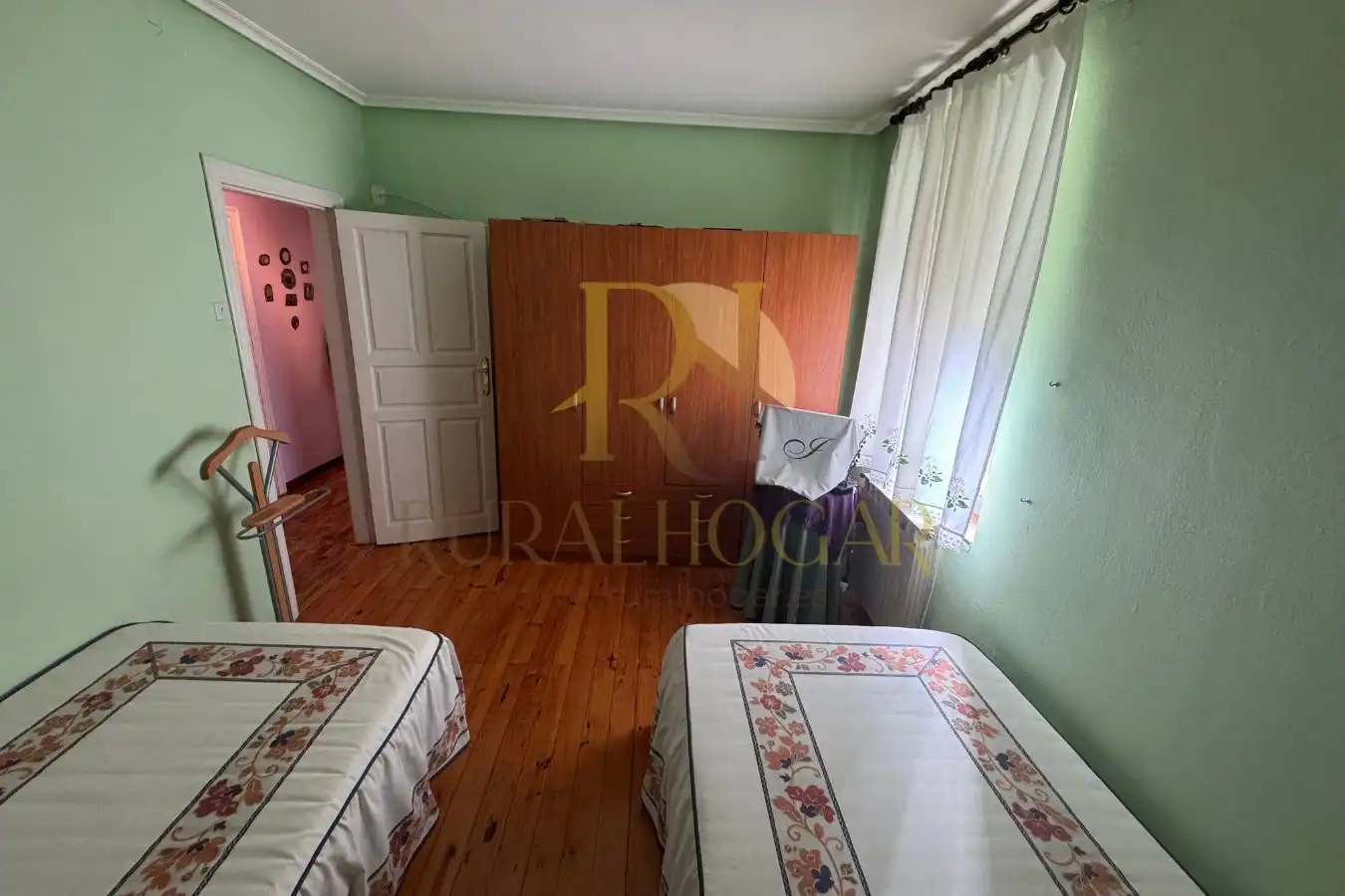 Bedroom of Houses for sale in León Capital   with Heating, Private garden and Parquet flooring