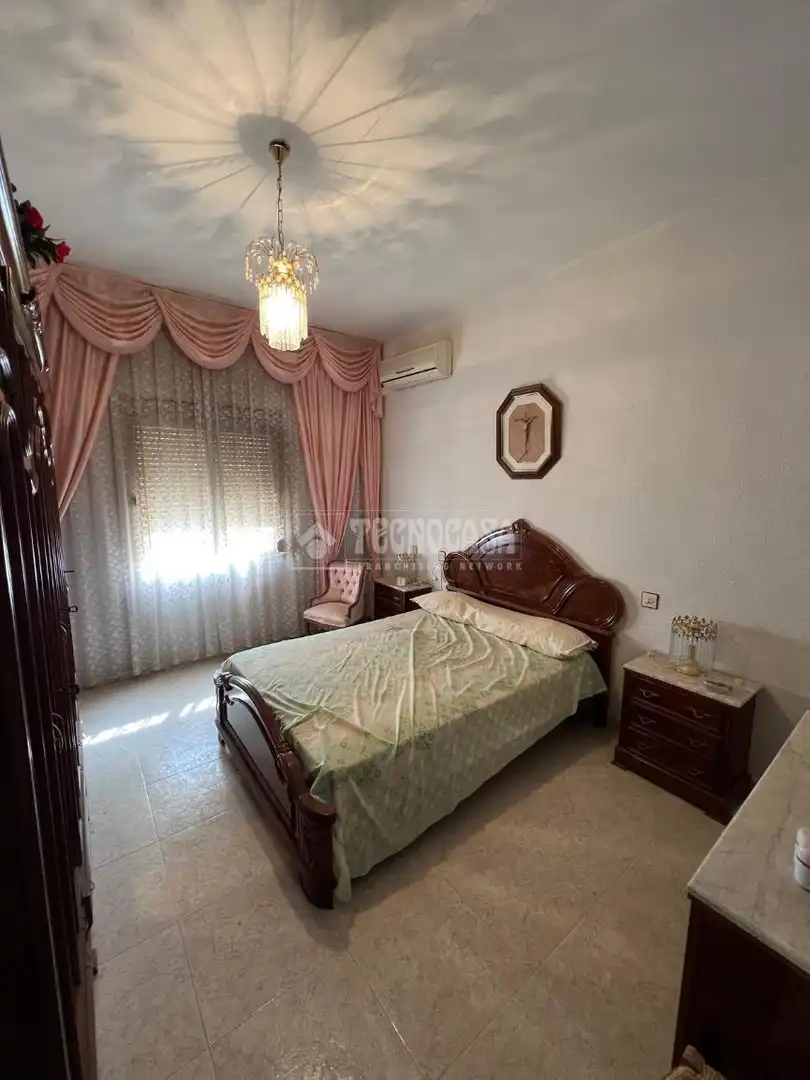 Habitación de Casa adosada en venta en Baeza con Aire acondicionado y Jardín privado