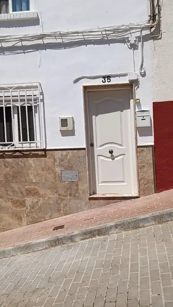 Vista exterior de Casa adosada en venda en Huelma, Jaén