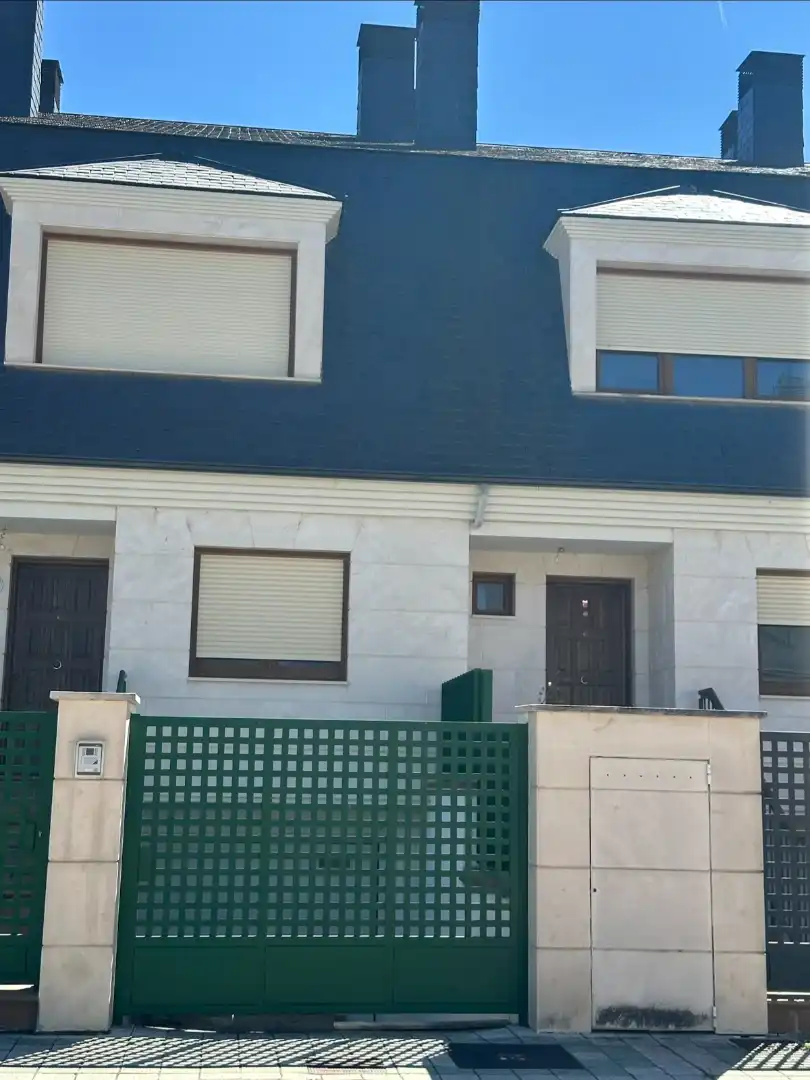 Vista exterior de Casa adosada en venta en Palencia