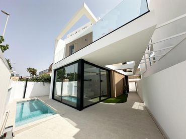 Casa con piscina en venta en Torre de la Horadada