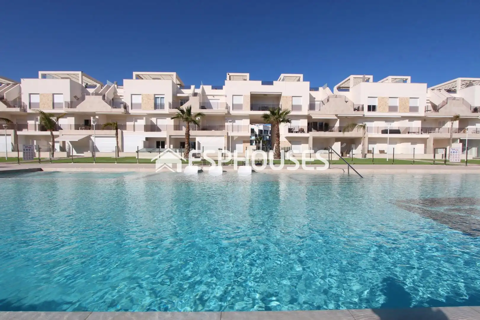 Ground floor with terrace for sale in El Raso