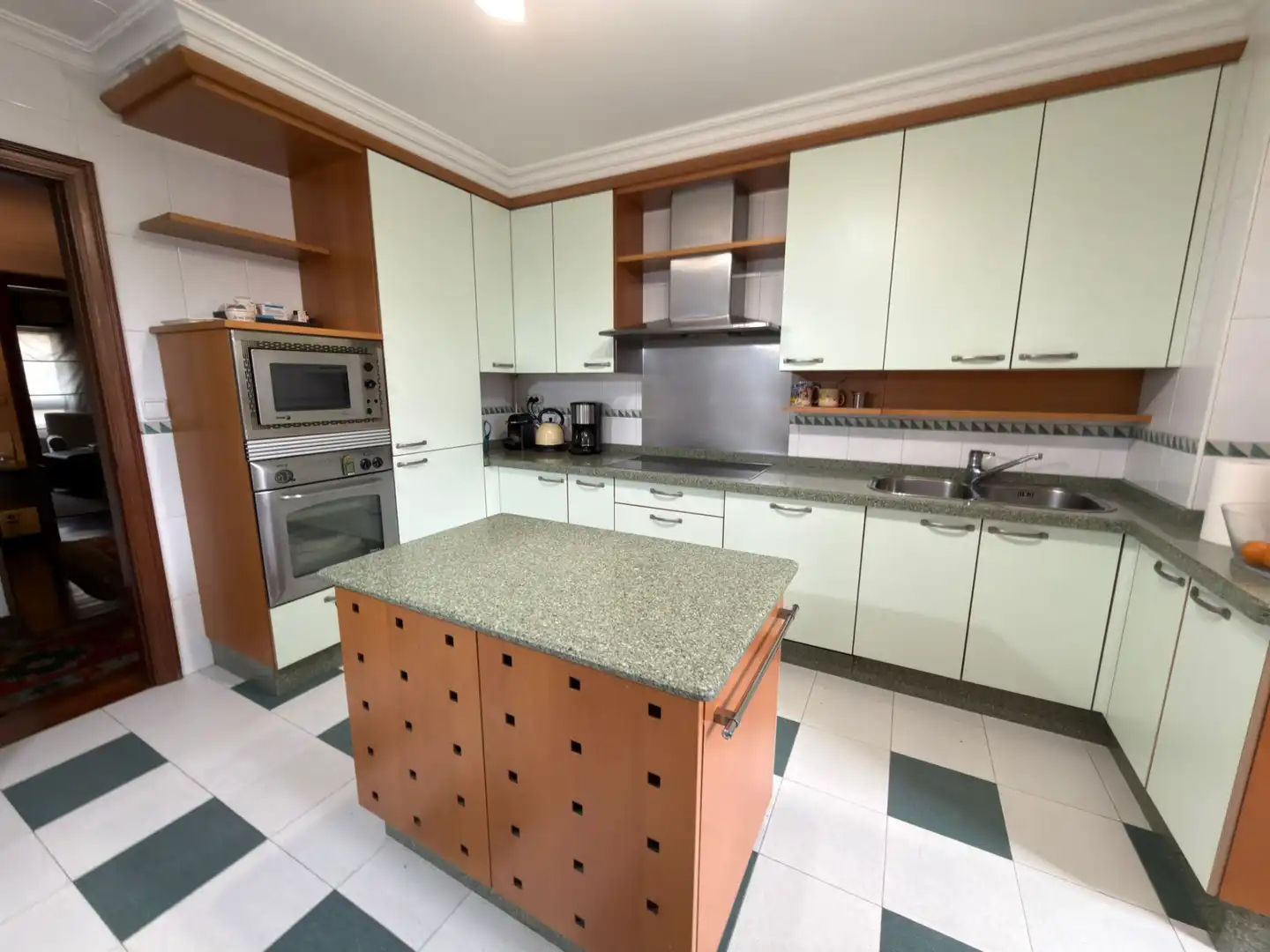Cocina de Piso en venta en Pontevedra Capital  con Calefacción, Parquet y Trastero