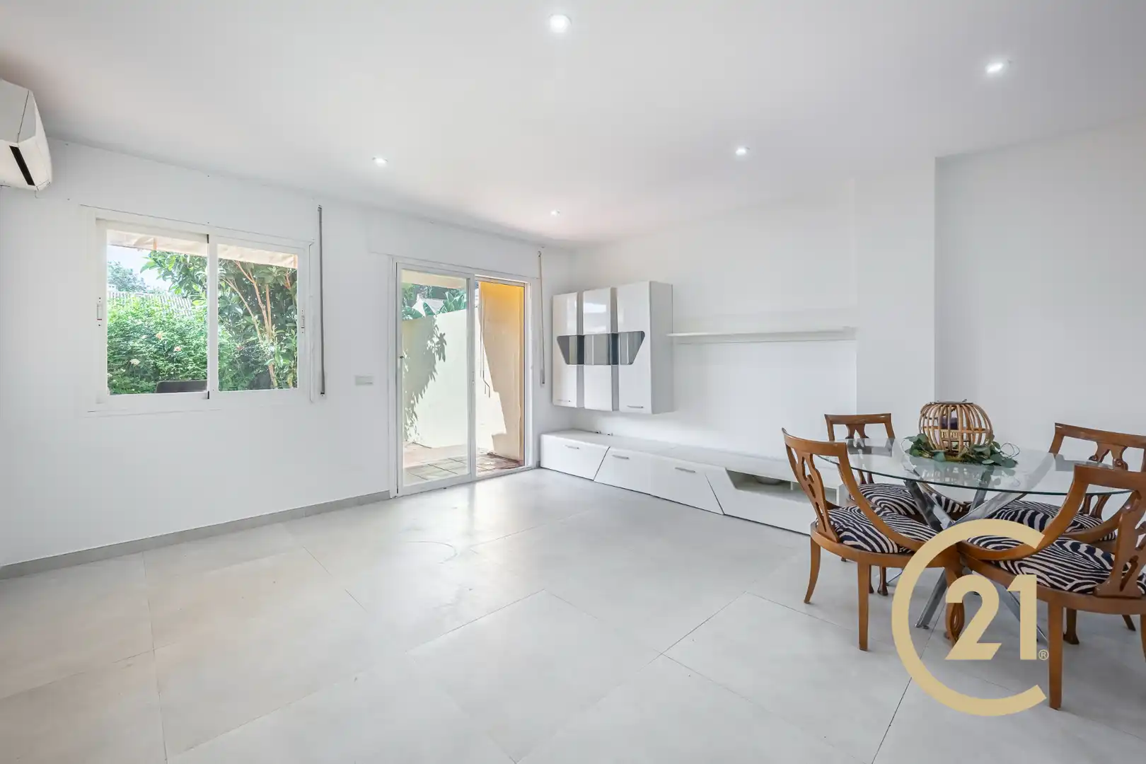 Casa adosada en venda en Estepona amb Aire condicionat, Jardí privat i Terrassa