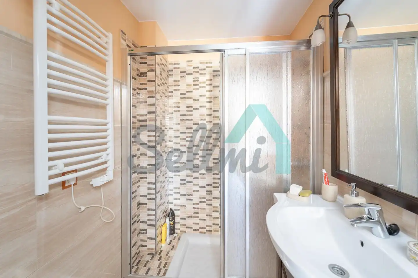 Badezimmer von Einfamilien-Reihenhaus zum Verkauf in Teverga mit Abstellraum