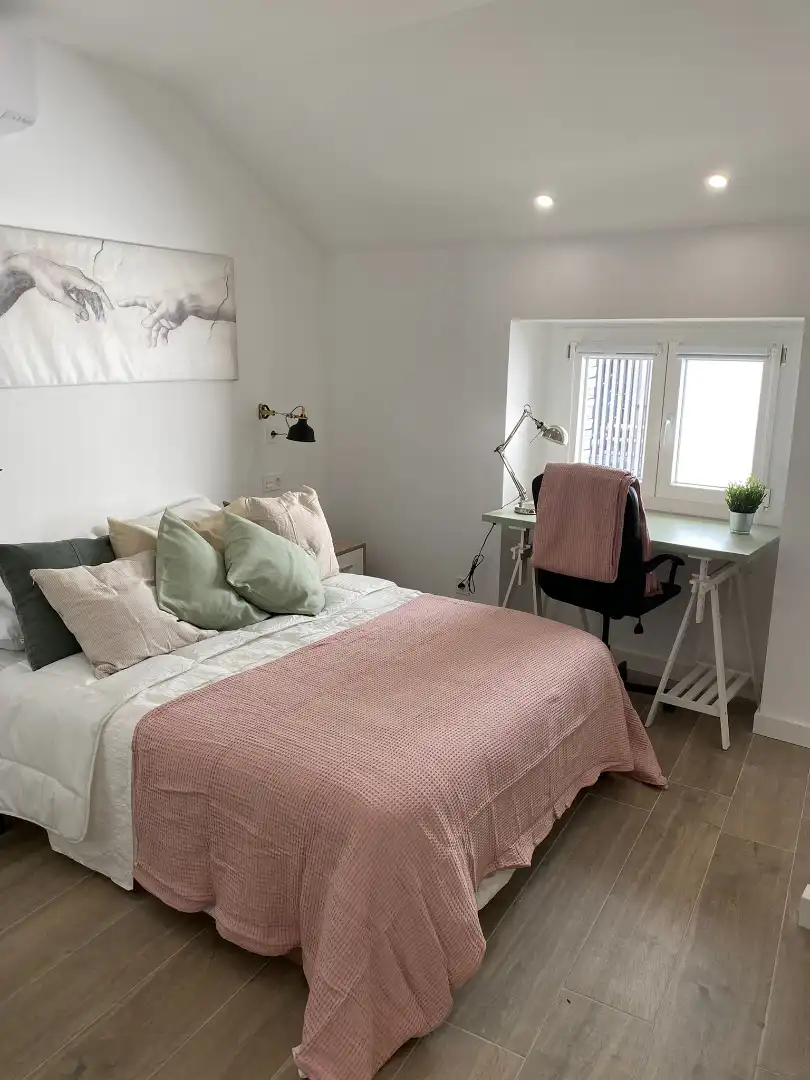 Bedroom of Flat for share in Madrid  with Air Conditioner, Furnished and Oven