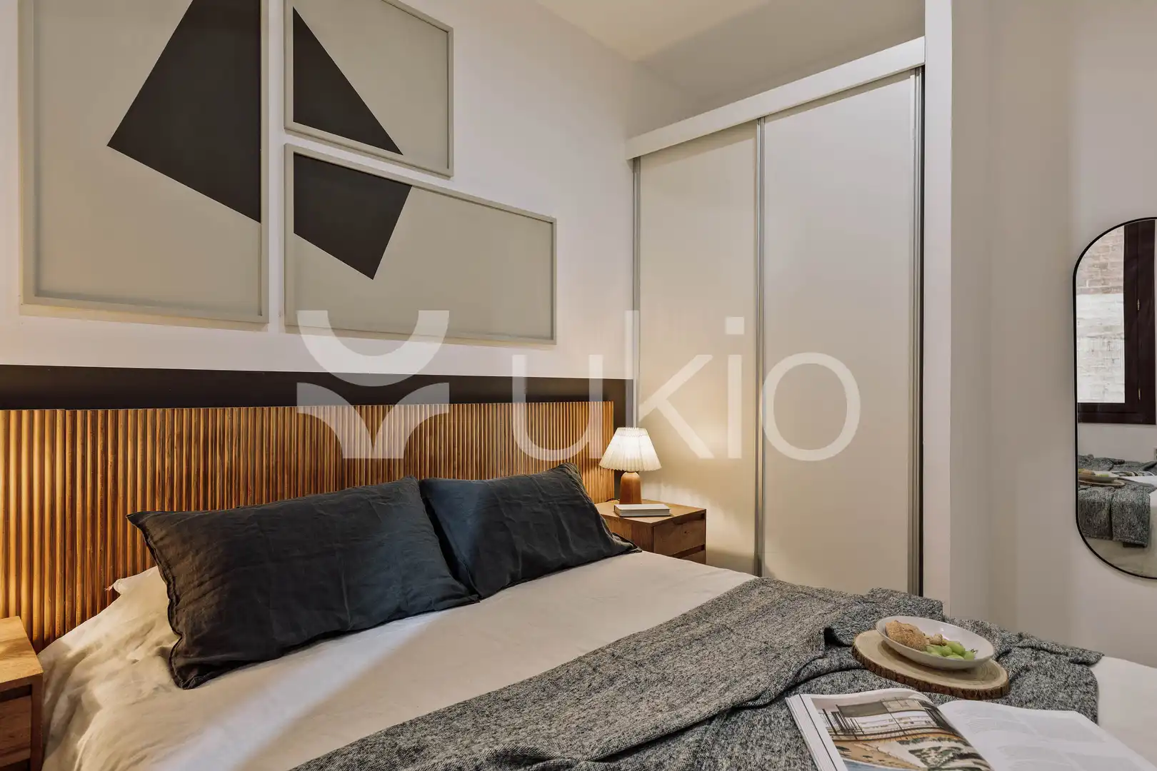 Dormitori de Apartament de lloguer en Barcelona amb Aire condicionat, Calefacció i Moblat