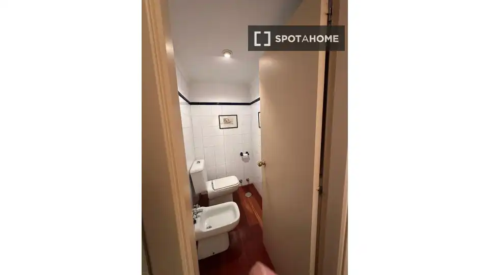 Badezimmer von Wohnung zur Miete in Alicante / Alacant mit Klimaanlage, Heizung und Möbliert