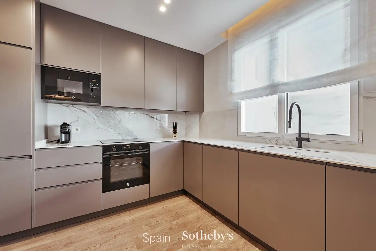 Cuina de Apartament en venda en Madrid amb Aire condicionat i Calefacció