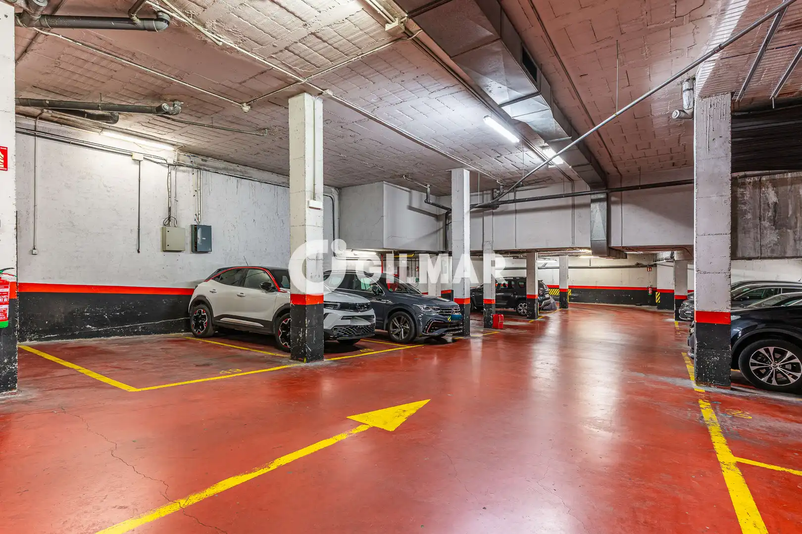 Parking de Piso en venta en Las Rozas de Madrid con Calefacción, Jardín privado y Piscina