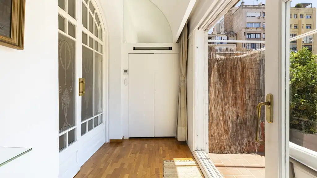 Wohnungen zum Verkauf in Barcelona mit Klimaanlage, Heizung und Terrasse