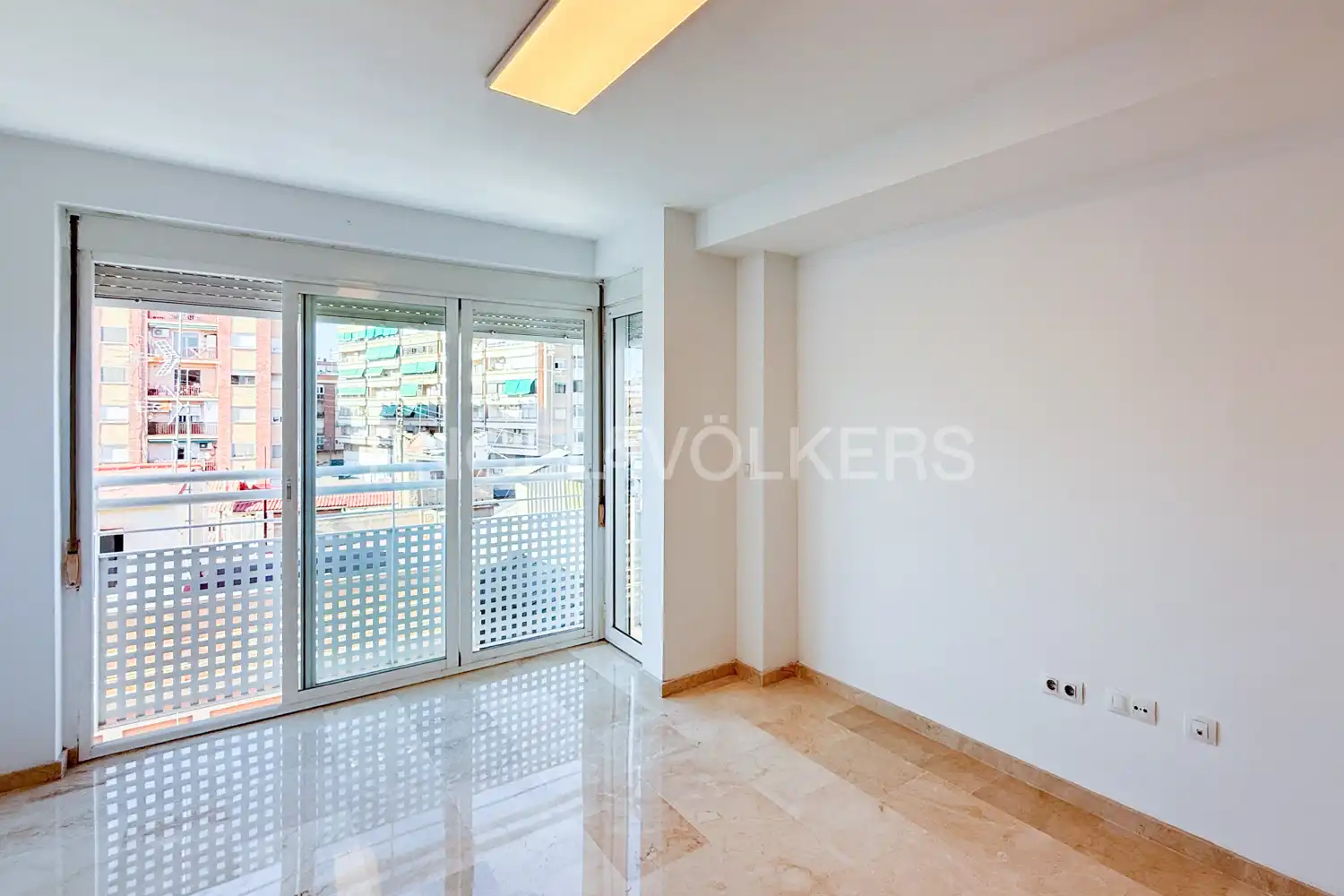 Flat for rent in Valencia  with Air Conditioner and Heating
