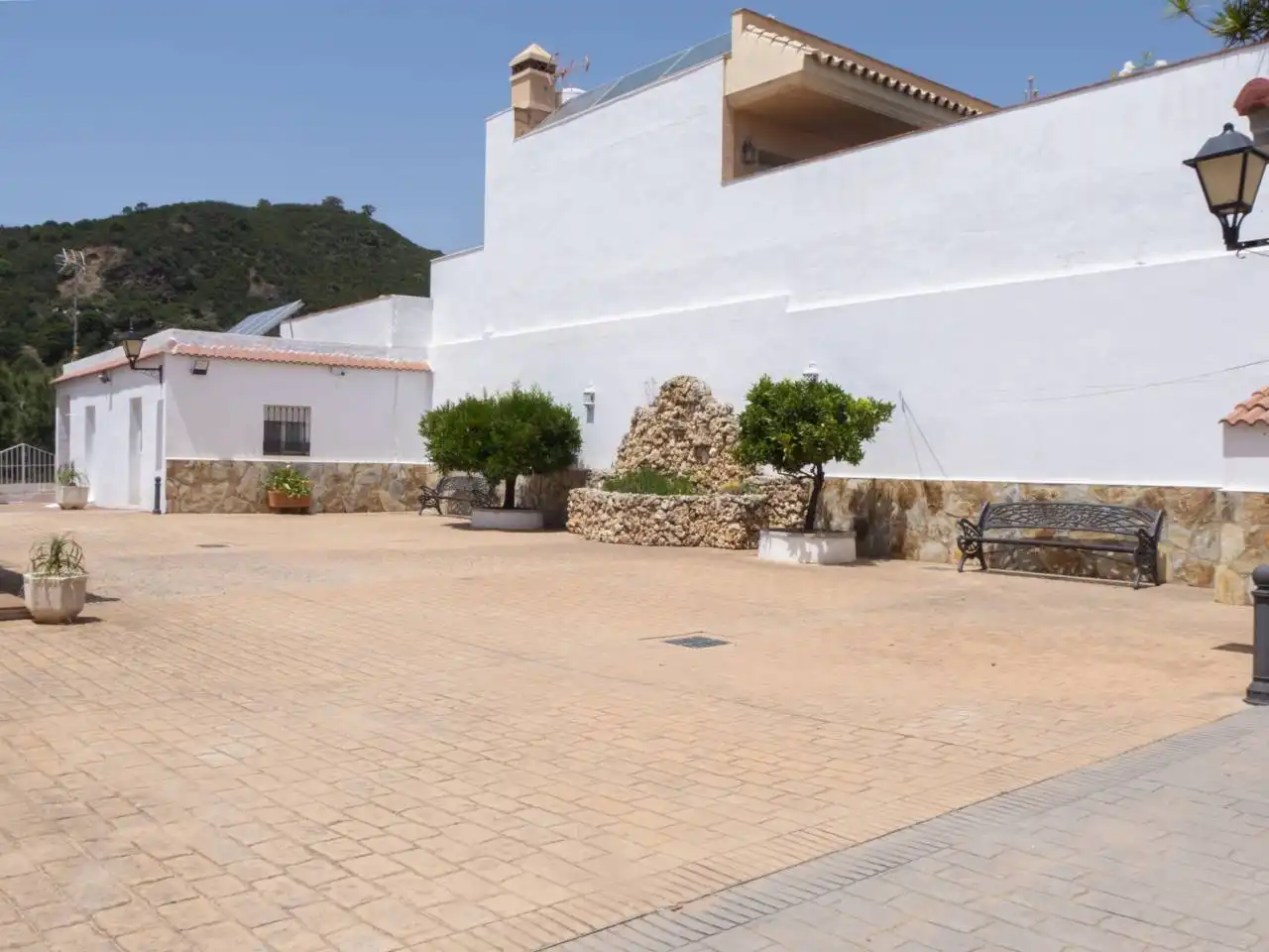 Vista exterior de Casa o xalet en venda en Estepona amb Aire condicionat, Piscina i Moblat