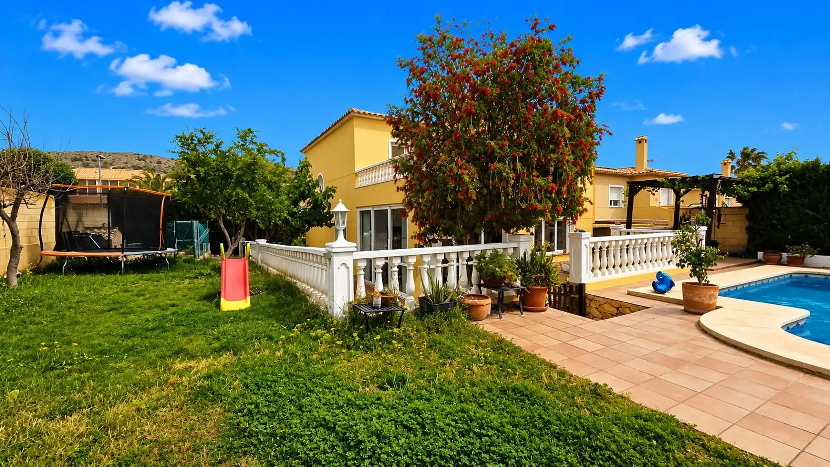 Vista exterior de Casa o chalet en venta en La Nucia con Aire acondicionado, Jardín privado y Terraza