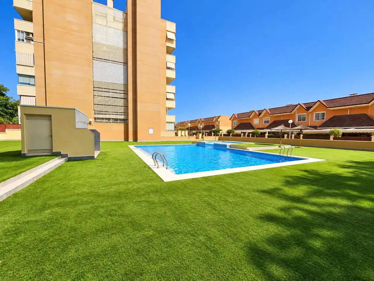 Piscina de Casa o chalet en venta en Elche / Elx con Trastero, Balcón y Piscina comunitaria