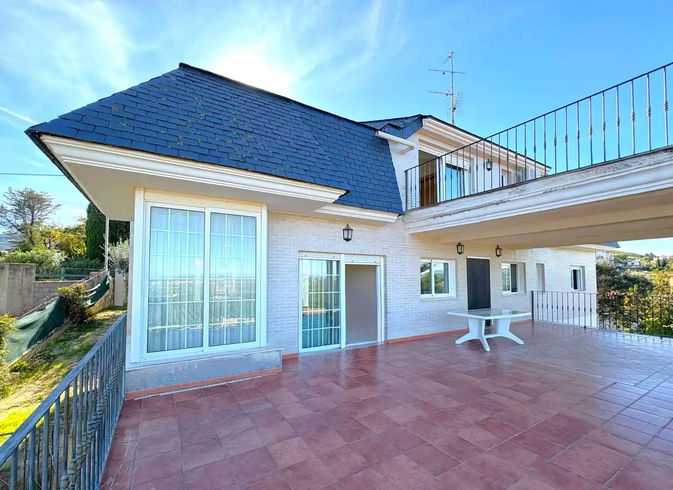 Vista exterior de Casa o chalet en venta en Chiva con Aire acondicionado, Jardín privado y Terraza