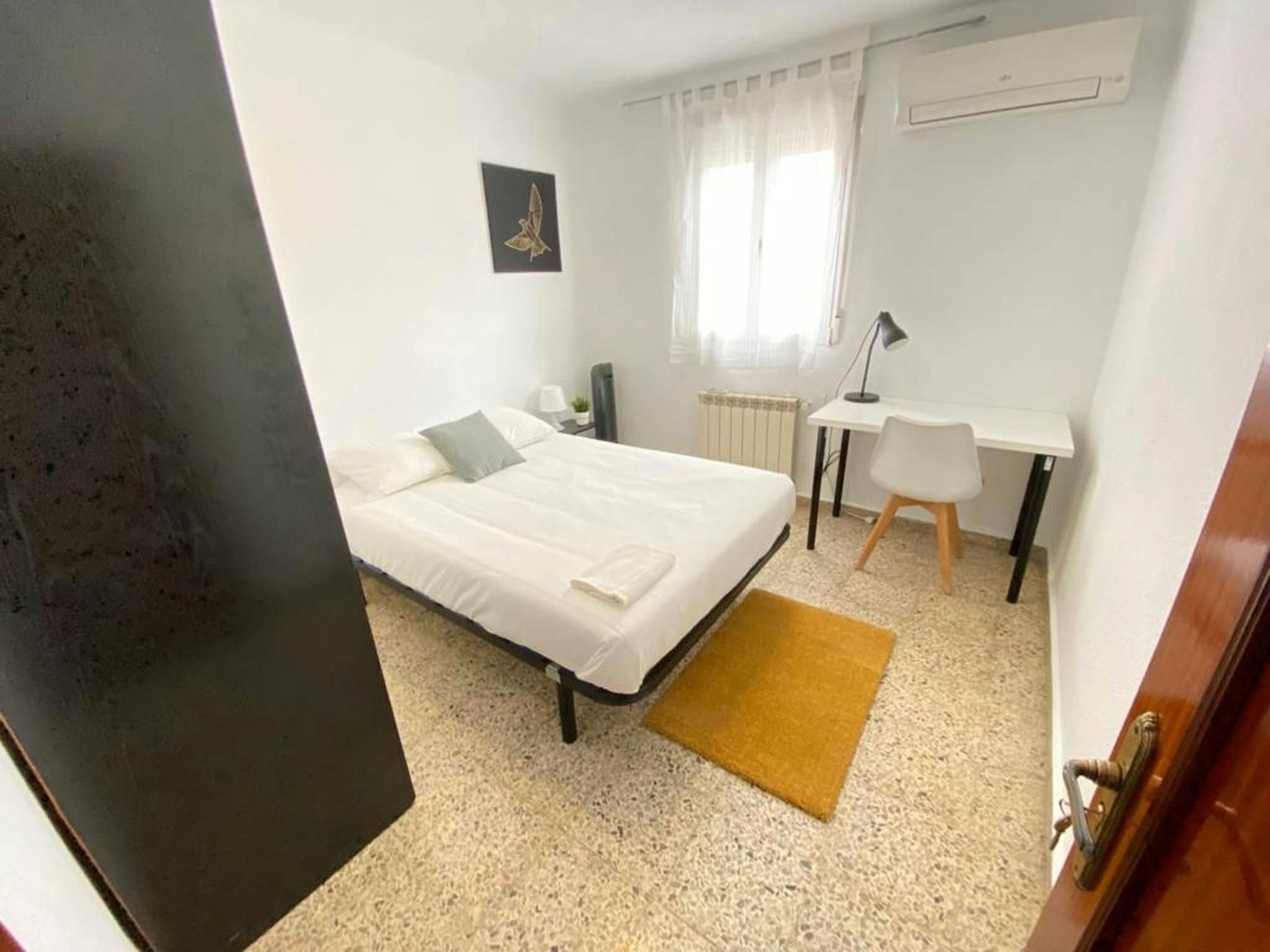 Bedroom of Flat to share in  Madrid Capital  with Heating, Furnished and Washing machine