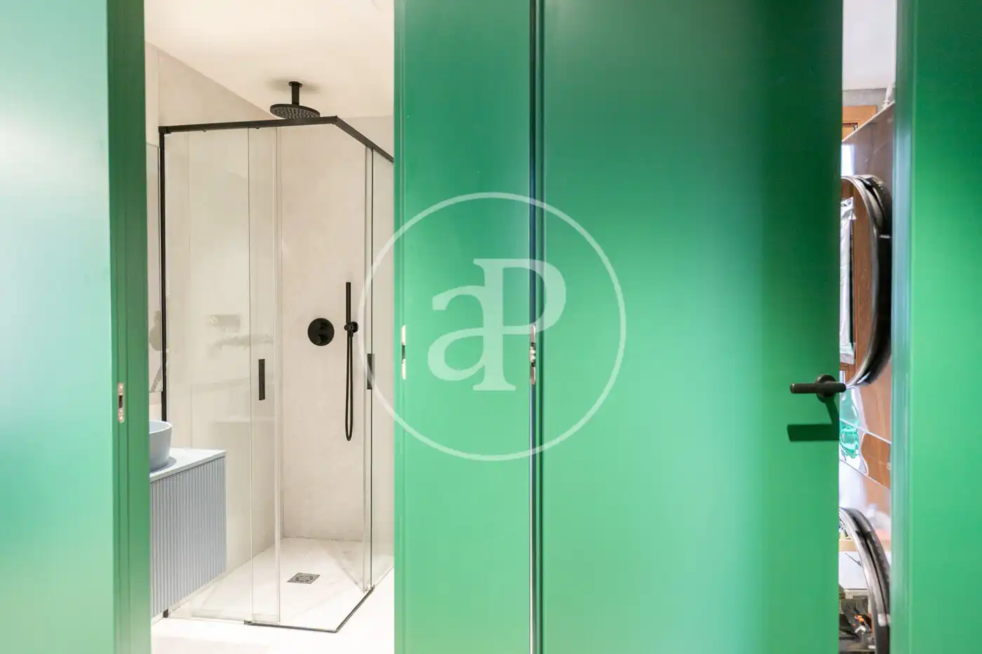 Badezimmer von Dachboden zum Verkauf in Barcelona mit Klimaanlage, Heizung und Terrasse