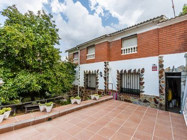 Casa amb piscina en venda a Vacarisses - Passatge de la Senia
