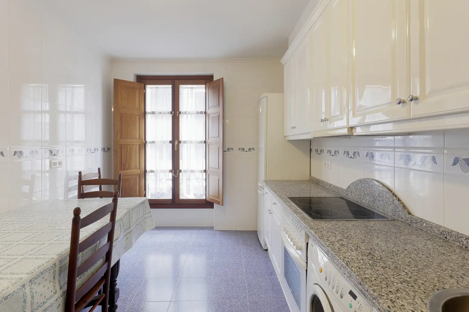 Cuina de Pis en venda en Gijón  amb Calefacció, Parquet i Traster