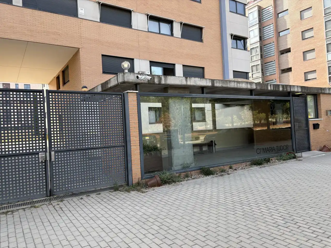 Außenansicht von Wohnung zur Miete in Madrid mit Klimaanlage, Heizung und Parkett