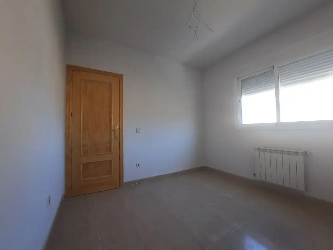 Dormitori de Casa adosada en venda en Escalona amb Calefacció i Alarma